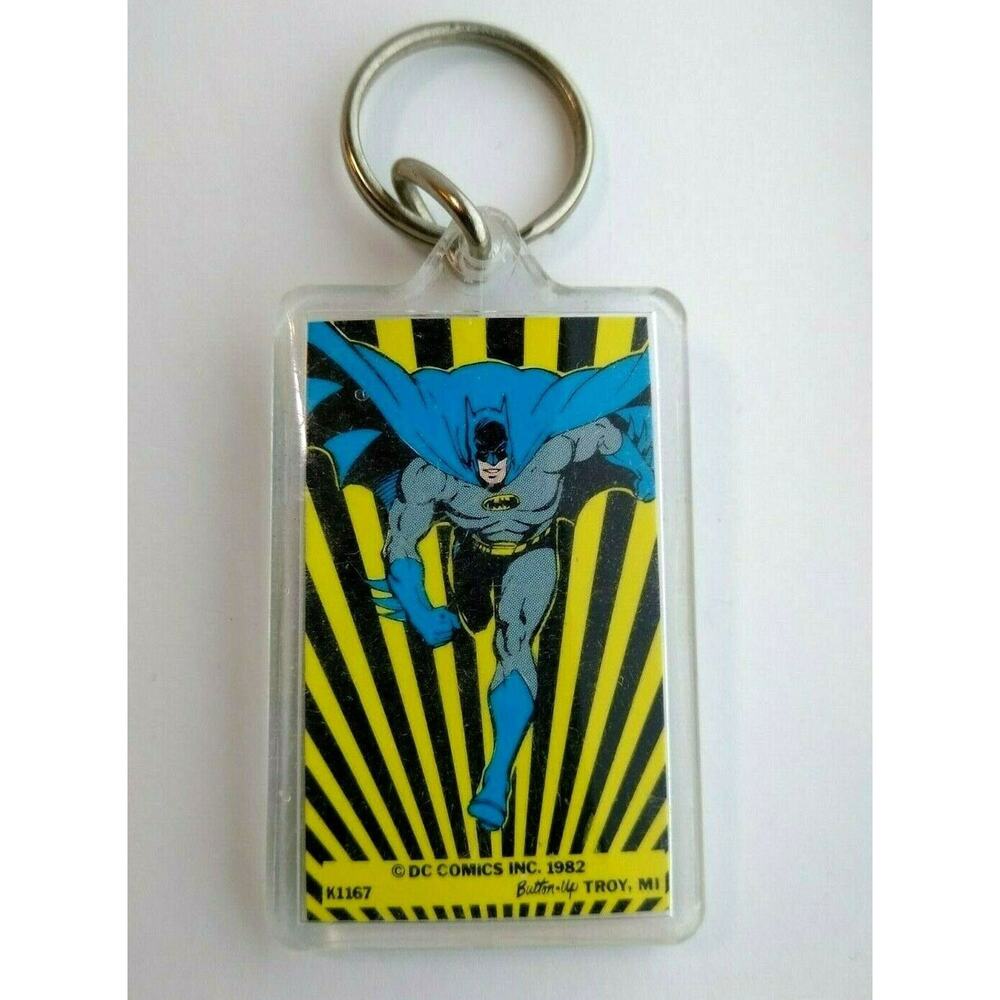 Batman Running Keychain 1982 Original Licensed Official DC Comics Button Up